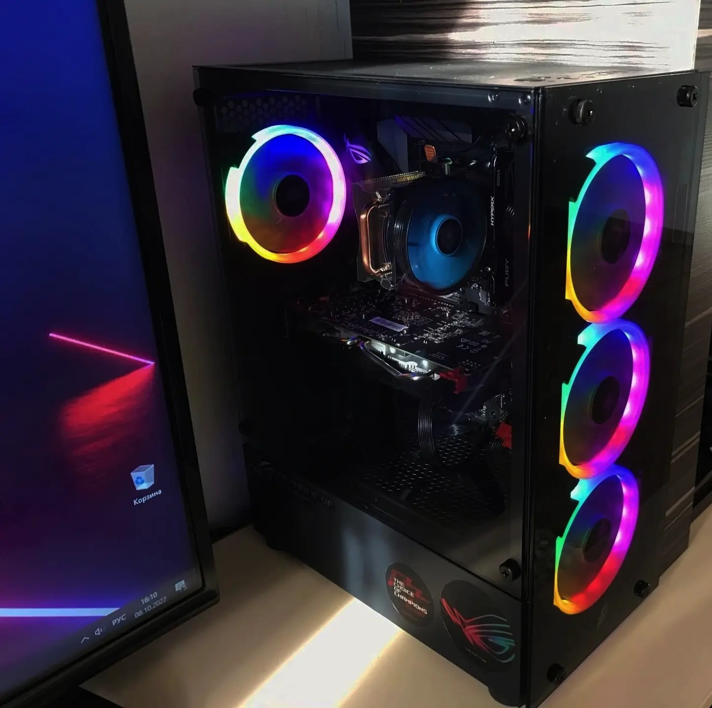 Компьютер с цветной RGB-подсветкой